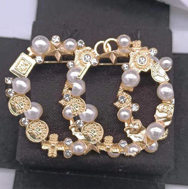 20style Luxury Brand Designer Double Letter Brooches Women 18K Gold Plated Crystal Rhinestone Jewelry Brooch Flower Pearl Marry Wedding Party Gift Accessorie
20style Luxury Brand Designer Double Letter Brooches Women 18K Gold Plated Crystal Rhinestone Jewelry Brooch Flower Pearl Marry Wedding Party Gift Accessorie