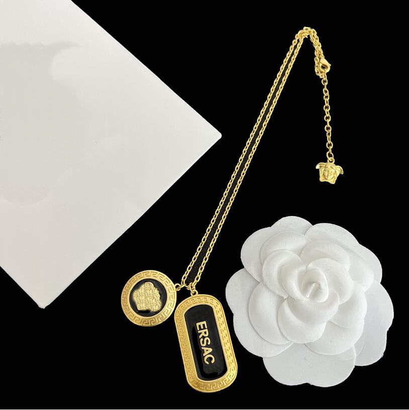 Fashion Basilisk Medusa round cards pendants women Bracelet Necklace Stud Earring sets Brass 18K gold plated ladies Designer Jewelry VP065