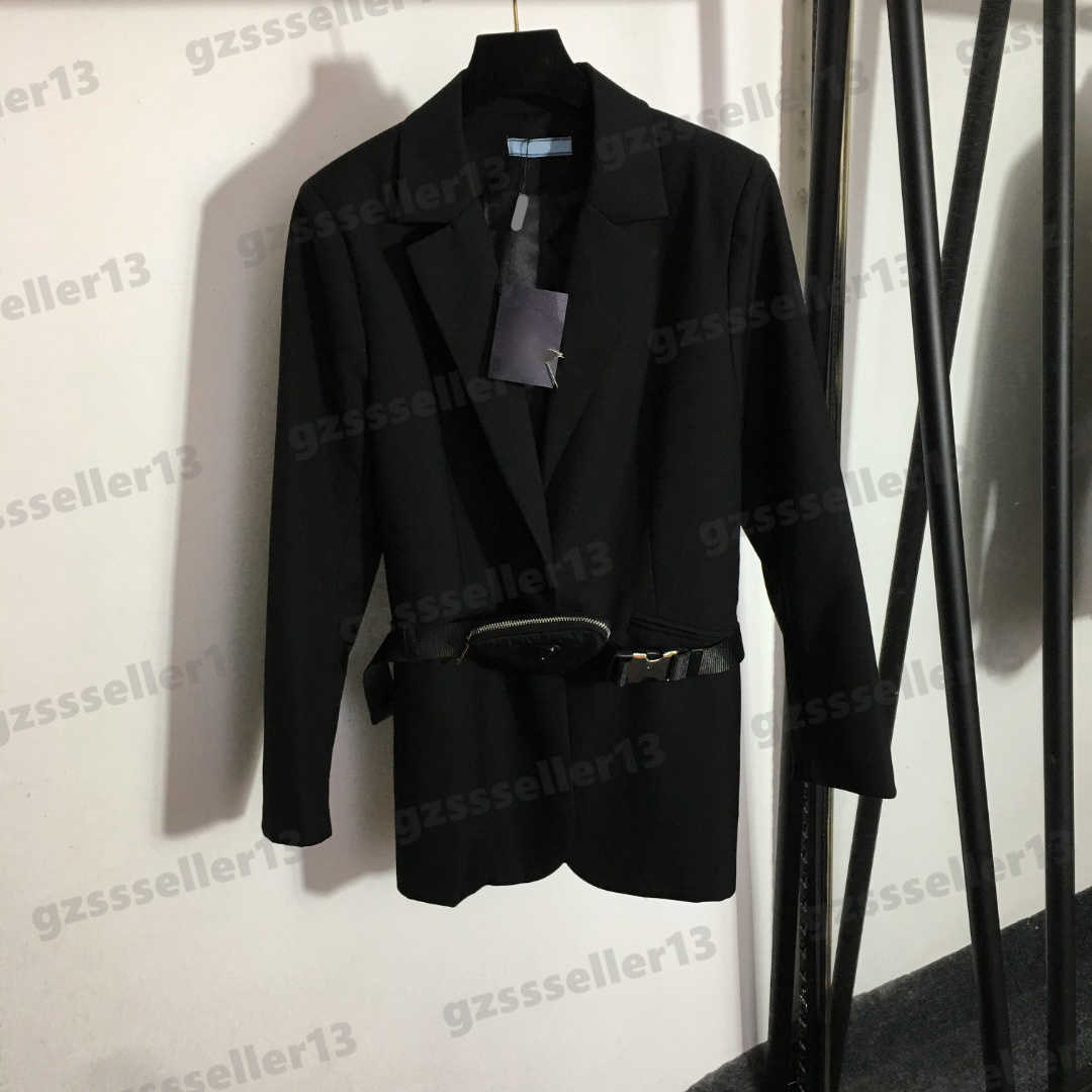 Designer Womens Jackets Triangle Logo Lapel High End Tops Jackets Fashion Brand Waist Bag Decoration Slim OL Blazer 2 Colors 0912
Designer Womens Jackets Triangle Logo Lapel High End Tops Jackets Fashion Brand Waist Bag Decoration Slim OL Blazer 2 Colors 0912
