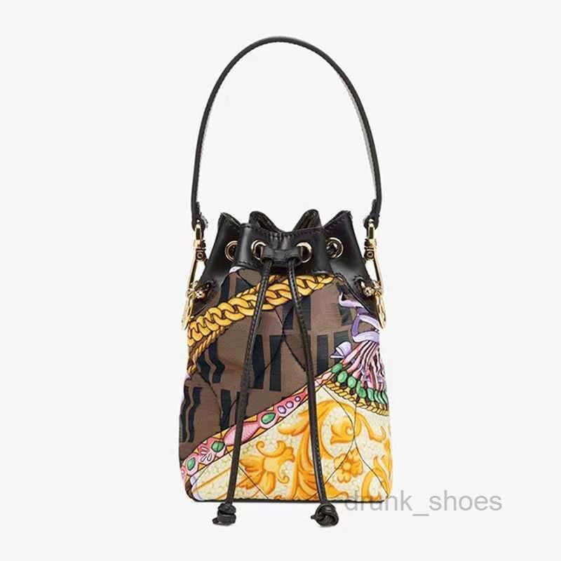 Evening Bags Mini Bucket Bag Tote Purse Cross Body Bags Shoulder Handbags Women Old Flower Canvas Floral Print Metal Hardware Letter Drawstring String Purses Wallet
Evening Bags Mini Bucket Bag Tote Purse Cross Body Bags Shoulder Handbags Women Old Flower Canvas Floral Print Metal Hardware Letter Drawstring String Purses Wallet