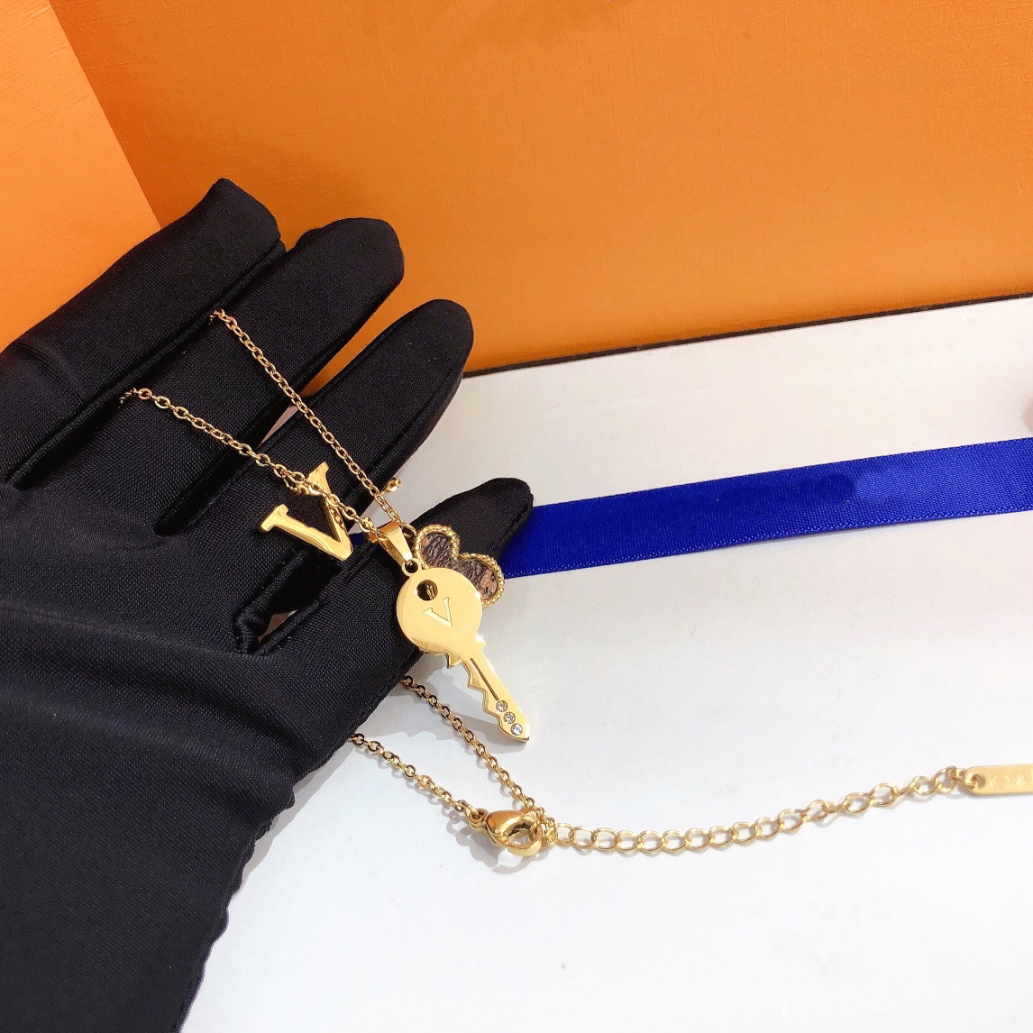 Gold Necklaces Luxury Designer Stainless Steel Necklace Pendant Choker Pendant Chains Women Plated Letter Statement Jewelry Accessories Adjustable Round
Gold Necklaces Luxury Designer Stainless Steel Necklace Pendant Choker Pendant Chains Women Plated Letter Statement Jewelry Accessories Adjustable Round