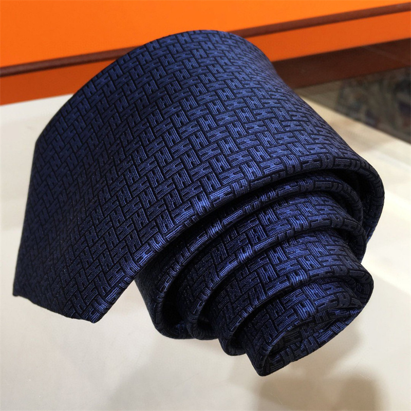 100% Silk Tie Designer Mens Luxury Necktie Fashion Handmade Neck Tie Letter Embroidery Ties Casual Business Neckwear Cravate Cravattino
100% Silk Tie Designer Mens Luxury Necktie Fashion Handmade Neck Tie Letter Embroidery Ties Casual Business Neckwear Cravate Cravattino