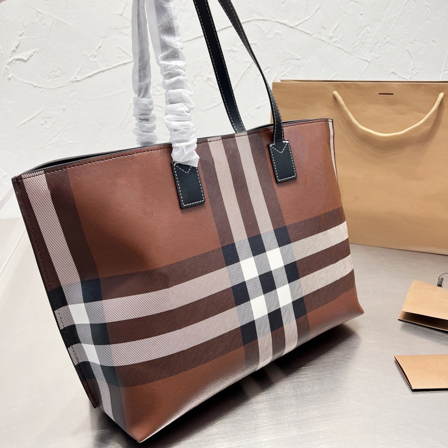 Luxurys Designers Bags Women Totes shoulder bag Striped design Large capacity Messenger bags Classic Style Fashion handbag Lady handbags purse wallet very nice, Brown
Luxurys Designers Bags Women Totes shoulder bag Striped design Large capacity Messenger bags Classic Style Fashion handbag Lady handbags purse wallet very nice, Brown