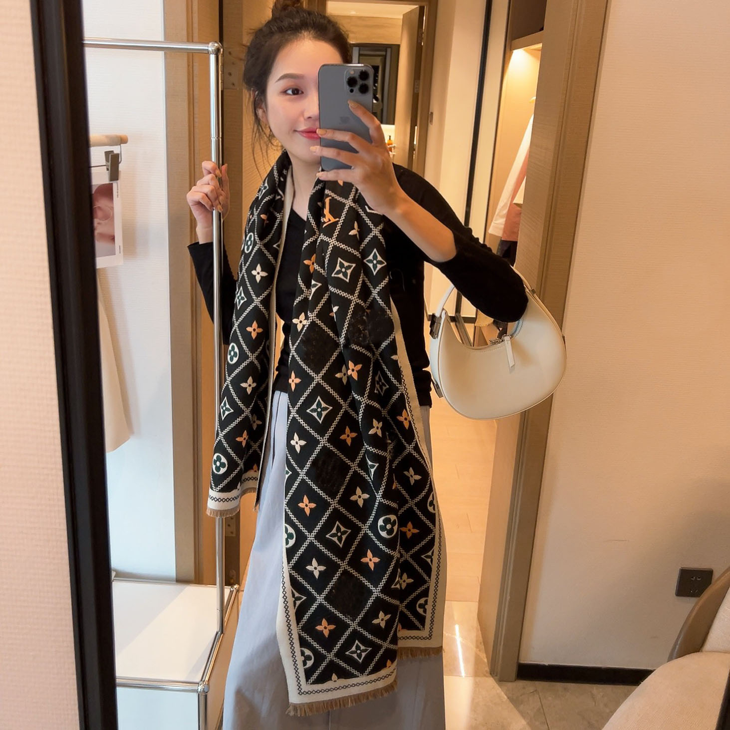 23ss 23style Fashion Designer Warm Cashmere Scarf Women Luxury Brand Winter Shawl Thick Blanket Square Pashmina
23ss 23style Fashion Designer Warm Cashmere Scarf Women Luxury Brand Winter Shawl Thick Blanket Square Pashmina