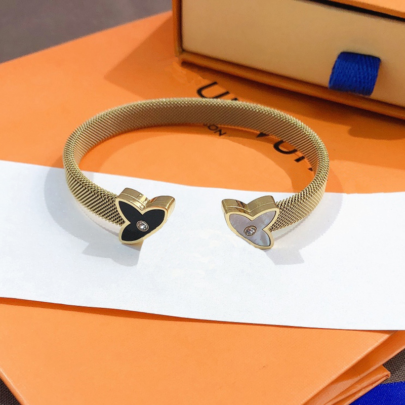 Stainless steel Gold Open Bangle Bracelets Womens Luxury Designer Diamond Rhinestone Letter Jewelry Crystal Gift Bangles Mens Bracelet Black White
Stainless steel Gold Open Bangle Bracelets Womens Luxury Designer Diamond Rhinestone Letter Jewelry Crystal Gift Bangles Mens Bracelet Black White