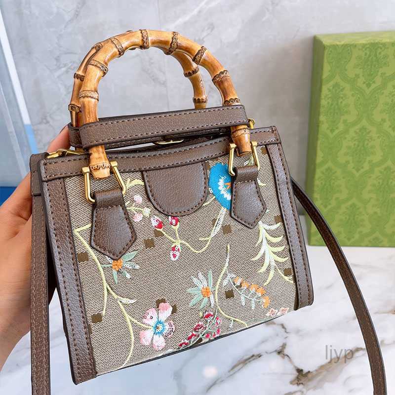 Evening Bags Vintage Tote Bag Bamboo Crossbody Handbags Purse Women Shopping Shoulder Bags Removable Strap Floral Letter Print Metal Hardware Handbag Wallet, 27x23cm
Evening Bags Vintage Tote Bag Bamboo Crossbody Handbags Purse Women Shopping Shoulder Bags Removable Strap Floral Letter Print Metal Hardware Handbag Wallet, 27x23cm