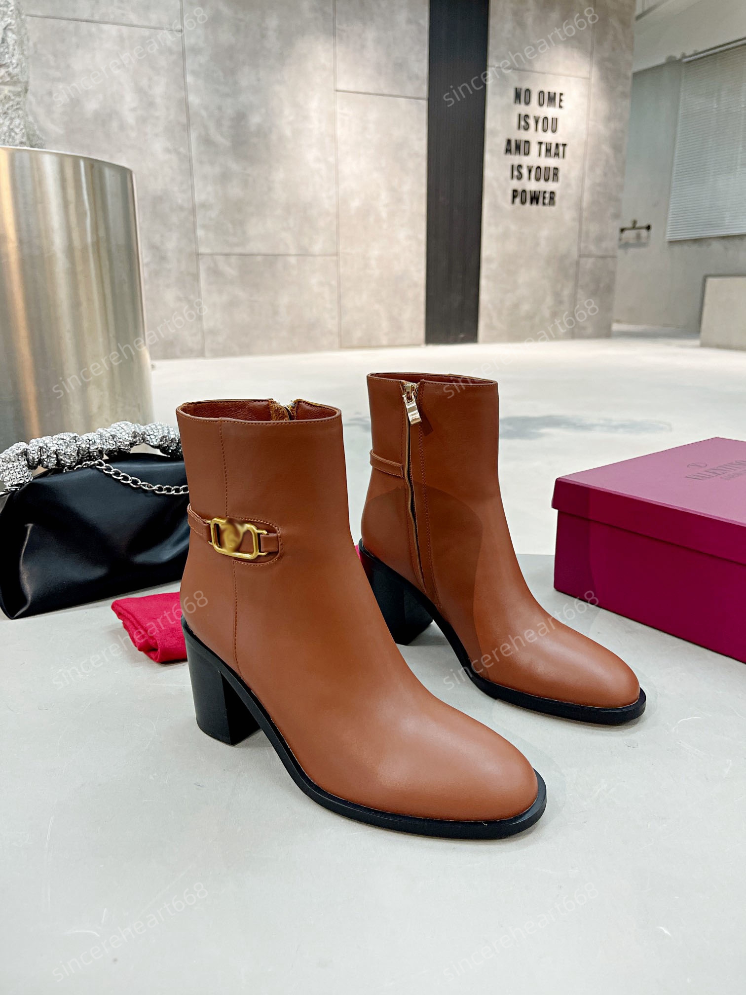 Boots designer women Leather Martin Ankle Fashion Non-Slip Warm Wave Gold Luxur, This option does not ship
Boots designer women Leather Martin Ankle Fashion Non-Slip Warm Wave Gold Luxur, This option does not ship