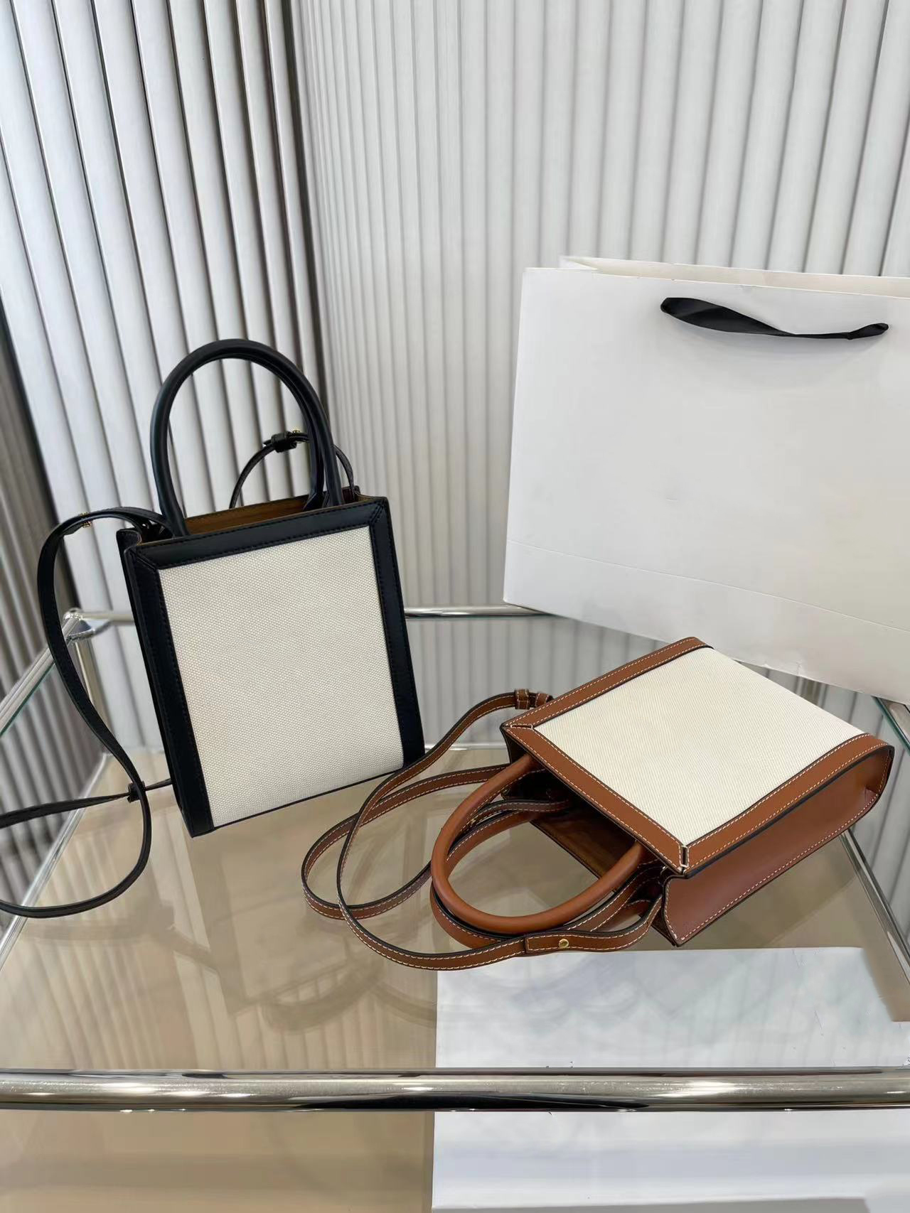 2022 Well-known top designer ceiline cabas phantom new color tote mini canvas and leather bag shoulder crossbody printed Bucket bag, Black
2022 Well-known top designer ceiline cabas phantom new color tote mini canvas and leather bag shoulder crossbody printed Bucket bag, Black
