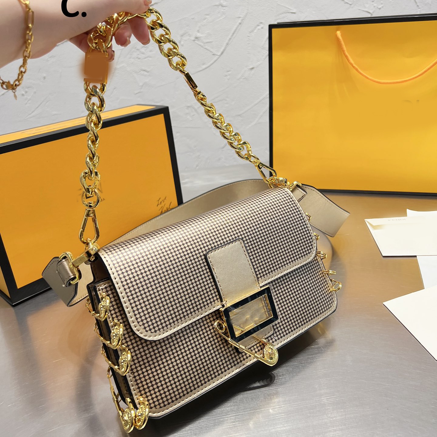 Luxury Designer bag Shoulder Handbags F Quality High Fashion women wallets Clutch totes CrossBody cowhide joint name baguette Square bags Ladies purse 5A handbag, With logo
Luxury Designer bag Shoulder Handbags F Quality High Fashion women wallets Clutch totes CrossBody cowhide joint name baguette Square bags Ladies purse 5A handbag, With logo
