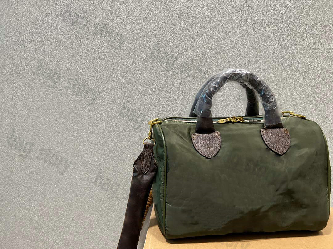 FW22 Boston Bag Puffer Nano Pillow Bags Warm Cotton Nylon Embossed Monograms Letter Handbag Long Strap Shoulderbag Lady Travel Large Capacity Luggage Wallet Purse
FW22 Boston Bag Puffer Nano Pillow Bags Warm Cotton Nylon Embossed Monograms Letter Handbag Long Strap Shoulderbag Lady Travel Large Capacity Luggage Wallet Purse