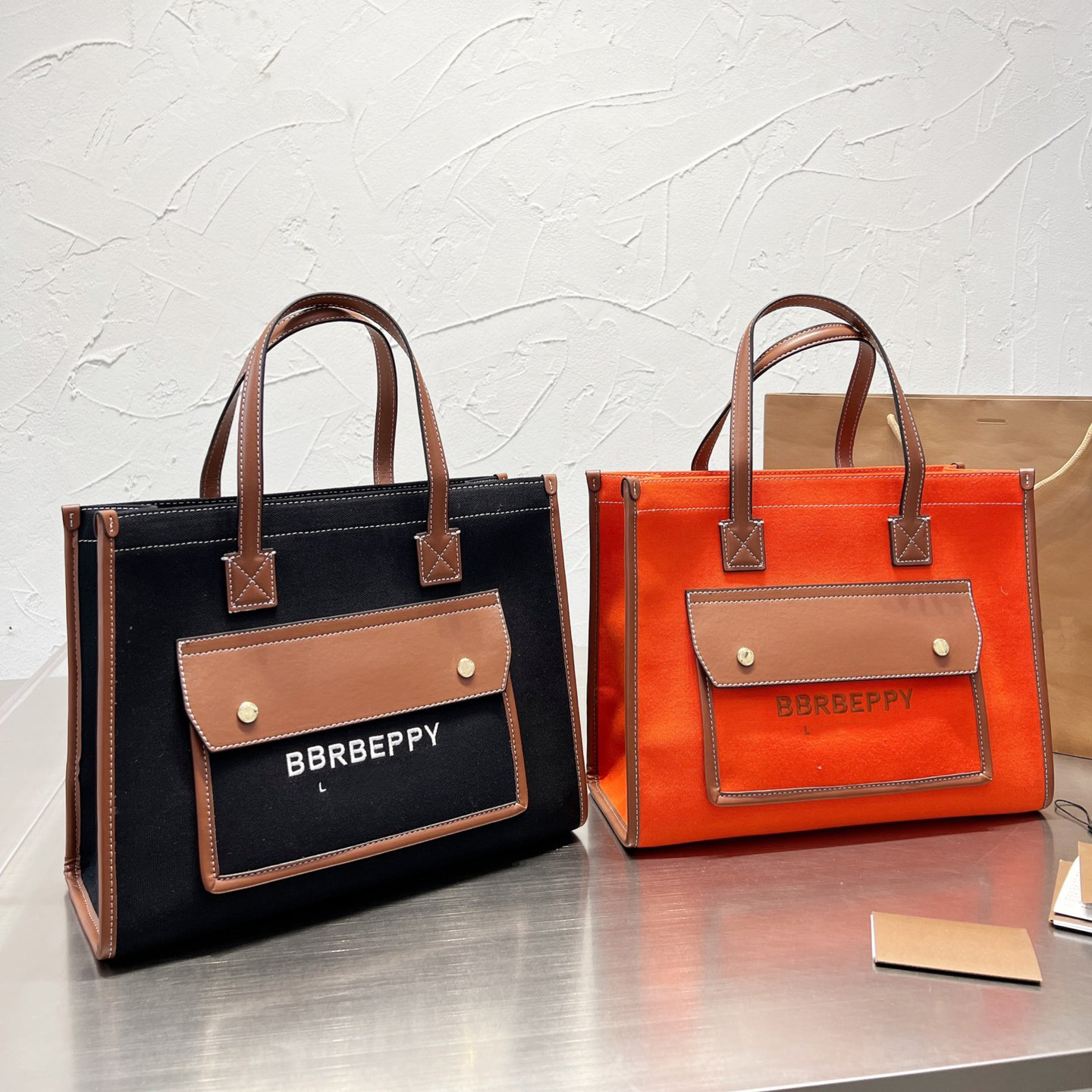 Luxury Designers Bags Women Totes shoulder bag Leather design Large capacity Messenger bags Classic Style handbag Lady handbags purse wallet good nice, Black size:33 25cm
Luxury Designers Bags Women Totes shoulder bag Leather design Large capacity Messenger bags Classic Style handbag Lady handbags purse wallet good nice, Black size:33 25cm