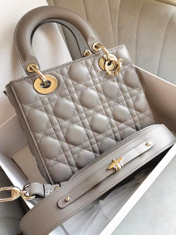 Designer LADY CrossBody Bag Luxury purse tote Diana small medium Detachable shoulder strap Classic leather Brand Metal Logo hangbags clutch mens womens Bags Wallet, 10
Designer LADY CrossBody Bag Luxury purse tote Diana small medium Detachable shoulder strap Classic leather Brand Metal Logo hangbags clutch mens womens Bags Wallet, 10