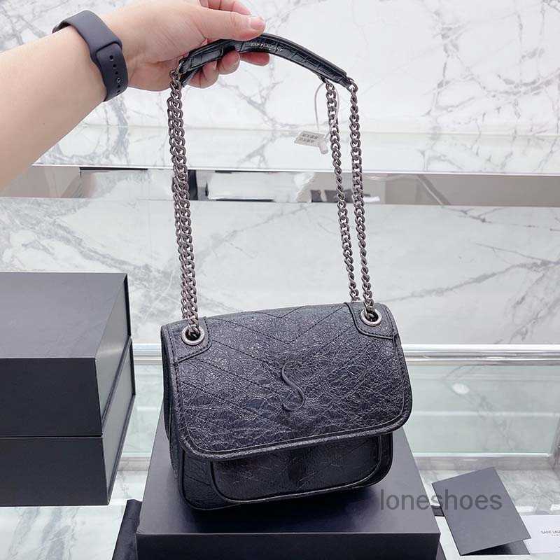 Evening Bags Mini Chain Messenger Bags Pleated Vintage Shoulder Bag Flap Crossbody Bags Purse Genuine Leather Women Handbag Classic Letter
Evening Bags Mini Chain Messenger Bags Pleated Vintage Shoulder Bag Flap Crossbody Bags Purse Genuine Leather Women Handbag Classic Letter