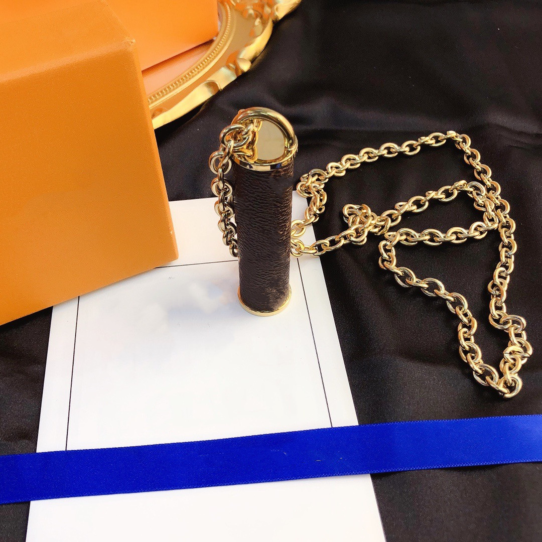 Luxury Designer Pendant Necklaces Fashion for Man Woman Inverted Triangle Letter Designers Jewelry Trendy Personality Clavicle Chain
Luxury Designer Pendant Necklaces Fashion for Man Woman Inverted Triangle Letter Designers Jewelry Trendy Personality Clavicle Chain
