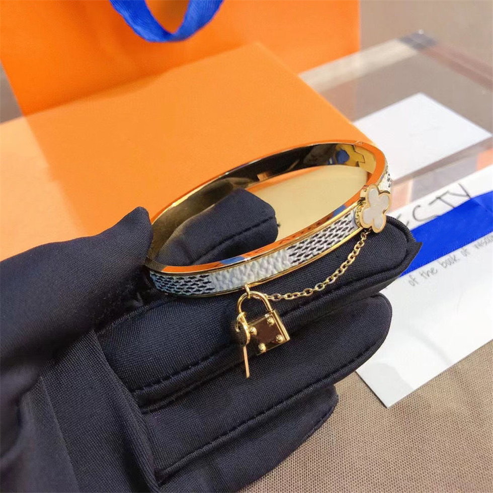 Love Bracelet Designer Jewelry Bangle Stainless Steel Luxury Buckle Jewelrys Women Mens Brand Cart necklace nail Bracelets
