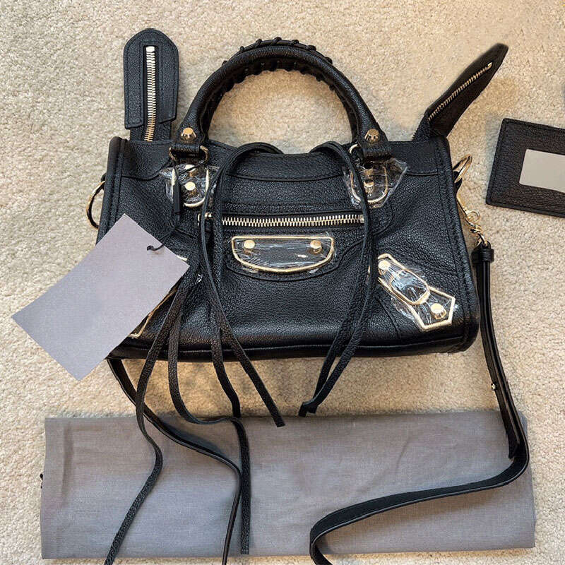 Evening Bags Cool Girl Rivet Tote Bag Women Handbags Weave Handle Crossbody Motorcycle Bag Shoulder Bags Purse Top Quality Genuine Leather
Evening Bags Cool Girl Rivet Tote Bag Women Handbags Weave Handle Crossbody Motorcycle Bag Shoulder Bags Purse Top Quality Genuine Leather