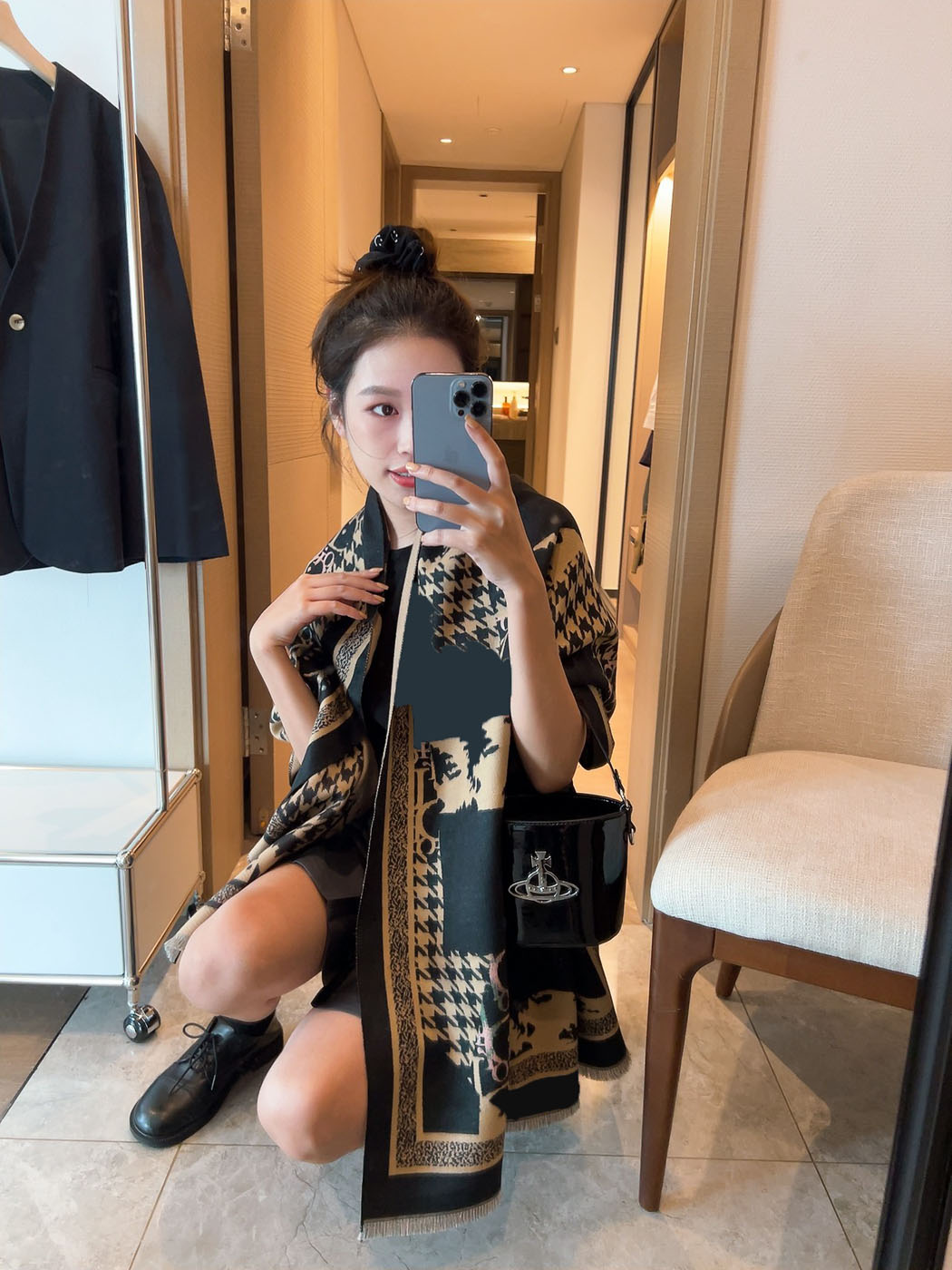 23ss 23style Fashion Designer Printed Embroidery Scarf Winter Thickness Square Head Scarves Women Design Outdoors Warm Blanket
23ss 23style Fashion Designer Printed Embroidery Scarf Winter Thickness Square Head Scarves Women Design Outdoors Warm Blanket