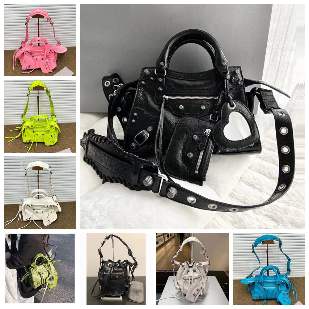Designers Shoulder Bag Neo Cagole Handbag Y2k Balencaige Hand-held Oblique Back Locomotive bag Vintage cool girl bucket Bags Exquisite gift
Designers Shoulder Bag Neo Cagole Handbag Y2k Balencaige Hand-held Oblique Back Locomotive bag Vintage cool girl bucket Bags Exquisite gift