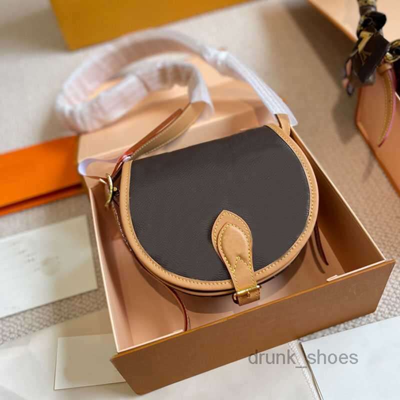 Evening Bags Old Flower Shoulder Bag Women Crossbody Clutch Bags Handbags Flap Purse Leather Adjustable Strap Classic Letters Hardware Buckle Pouch, Coffee
Evening Bags Old Flower Shoulder Bag Women Crossbody Clutch Bags Handbags Flap Purse Leather Adjustable Strap Classic Letters Hardware Buckle Pouch, Coffee