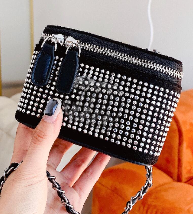 Diamond Pillow Small Totes Handbags Shoulder Bags Women Rhinestone Diamante Party Prom Sparking Handbag Sparkly Tote Luxurious Crossbody Phone Bag
Diamond Pillow Small Totes Handbags Shoulder Bags Women Rhinestone Diamante Party Prom Sparking Handbag Sparkly Tote Luxurious Crossbody Phone Bag
