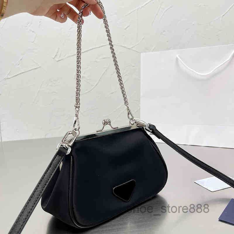 Evening Bag Shoulder triangle Messenger Bags Fashion Shoulderbag Women Designers Handbags Crossbody Bag Letters Wallets Purses
Evening Bag Shoulder triangle Messenger Bags Fashion Shoulderbag Women Designers Handbags Crossbody Bag Letters Wallets Purses