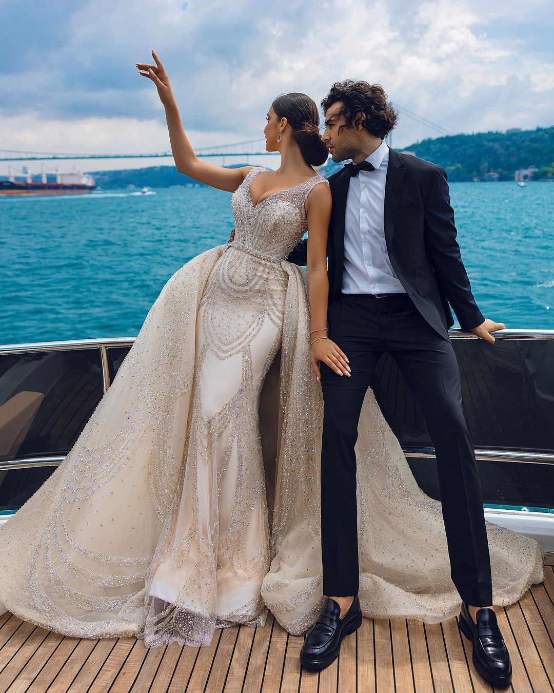 Mermaid Wedding Dress Sleeveless V Neck Spaghtetti Straps Appliques Sequins Pearls Floor Length Detachable Train Bridal Gowns Plus Size Vestido De Nov