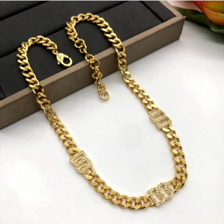 Fashion new designed Choker Thick chain necklace Bracelets hollow out G D Letters with diamonds 18K gold plated women earrings Designer Jewelry Nm1
Fashion new designed Choker Thick chain necklace Bracelets hollow out G D Letters with diamonds 18K gold plated women earrings Designer Jewelry Nm1