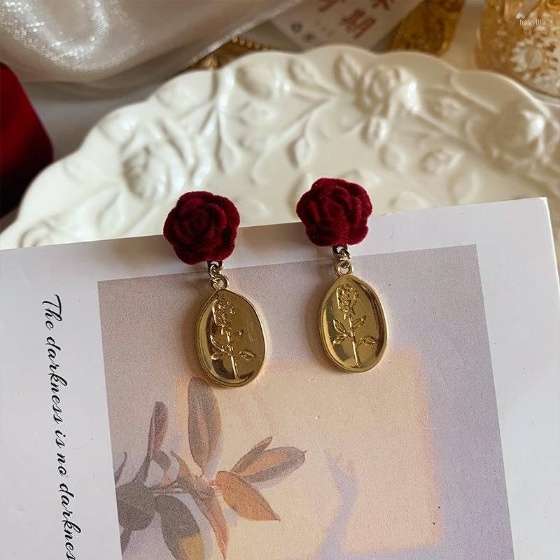 Stud Earrings S925 Silver Needle Rose Pendant Women's Retro Cute Red Flower Party Jewelry Products
Stud Earrings S925 Silver Needle Rose Pendant Women's Retro Cute Red Flower Party Jewelry Products