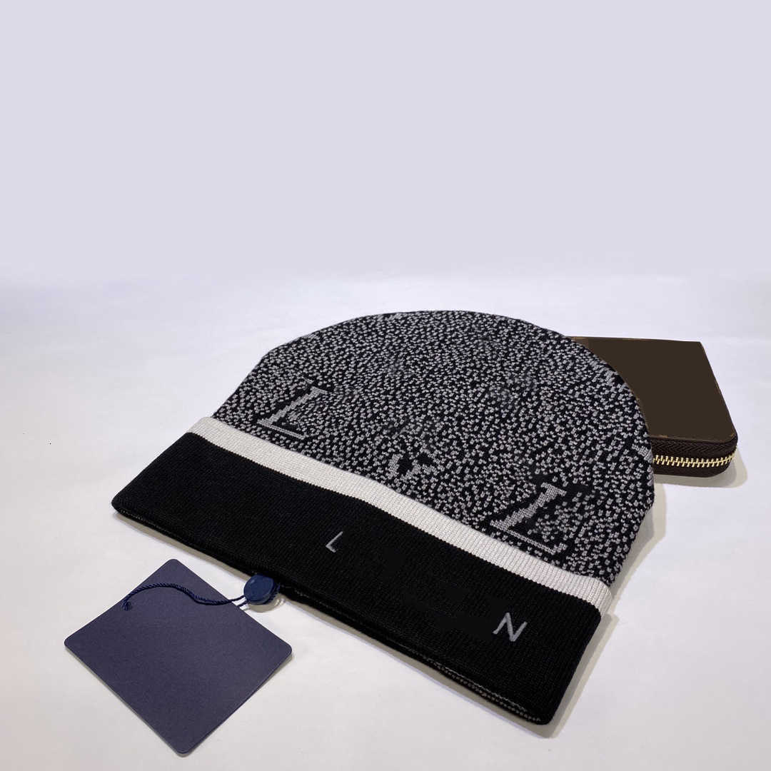Beanie/Skull Caps Autumn and winter Desingers Luxurys Beanie Warm Knitted Cap Ear Protection Casual Temperament Cold Cap Ski Caps Europe Tide 4 colors option, Blue
Beanie/Skull Caps Autumn and winter Desingers Luxurys Beanie Warm Knitted Cap Ear Protection Casual Temperament Cold Cap Ski Caps Europe Tide 4 colors option, Blue