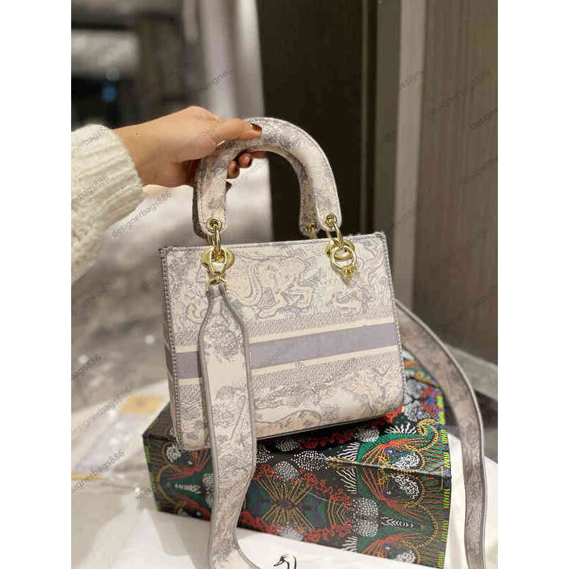Evening Bags Designers Women Handbags Purse Crossbody Printed Shoulder Quality Classic Lady D Lite Famous Embroidery Luxury
Evening Bags Designers Women Handbags Purse Crossbody Printed Shoulder Quality Classic Lady D Lite Famous Embroidery Luxury