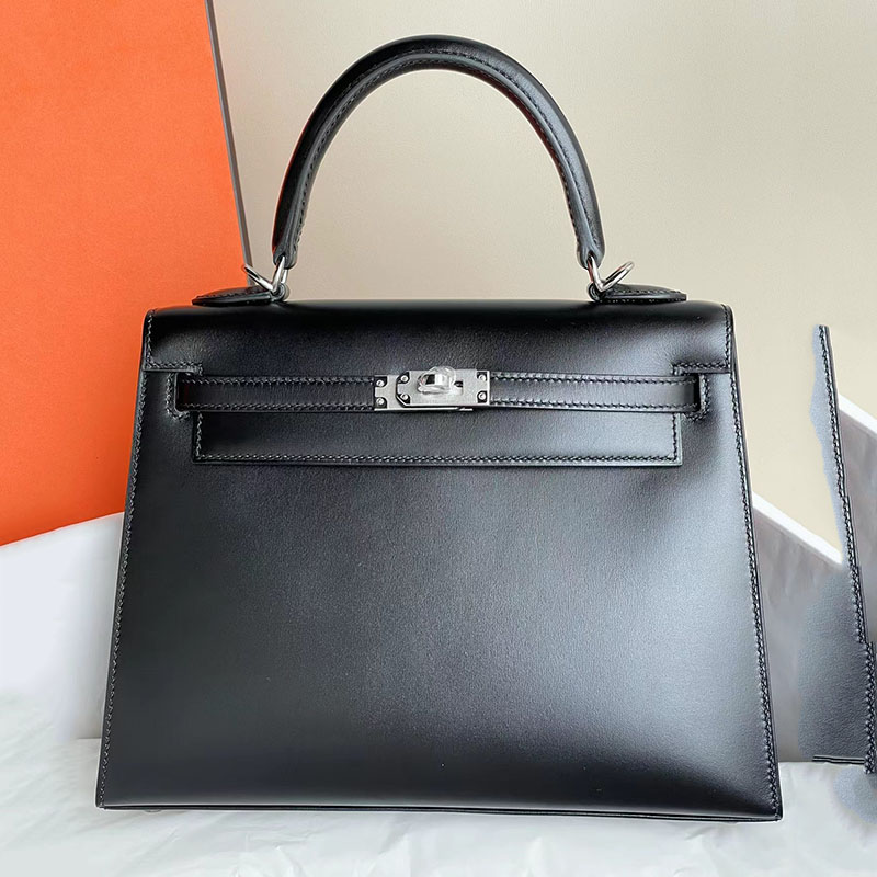 10A top designer women's bag HASS Box leather lady brand handmade wax line shiny luxury classic fashion retro temperament black warrior handbag tote gun color cool
10A top designer women's bag HASS Box leather lady brand handmade wax line shiny luxury classic fashion retro temperament black warrior handbag tote gun color cool