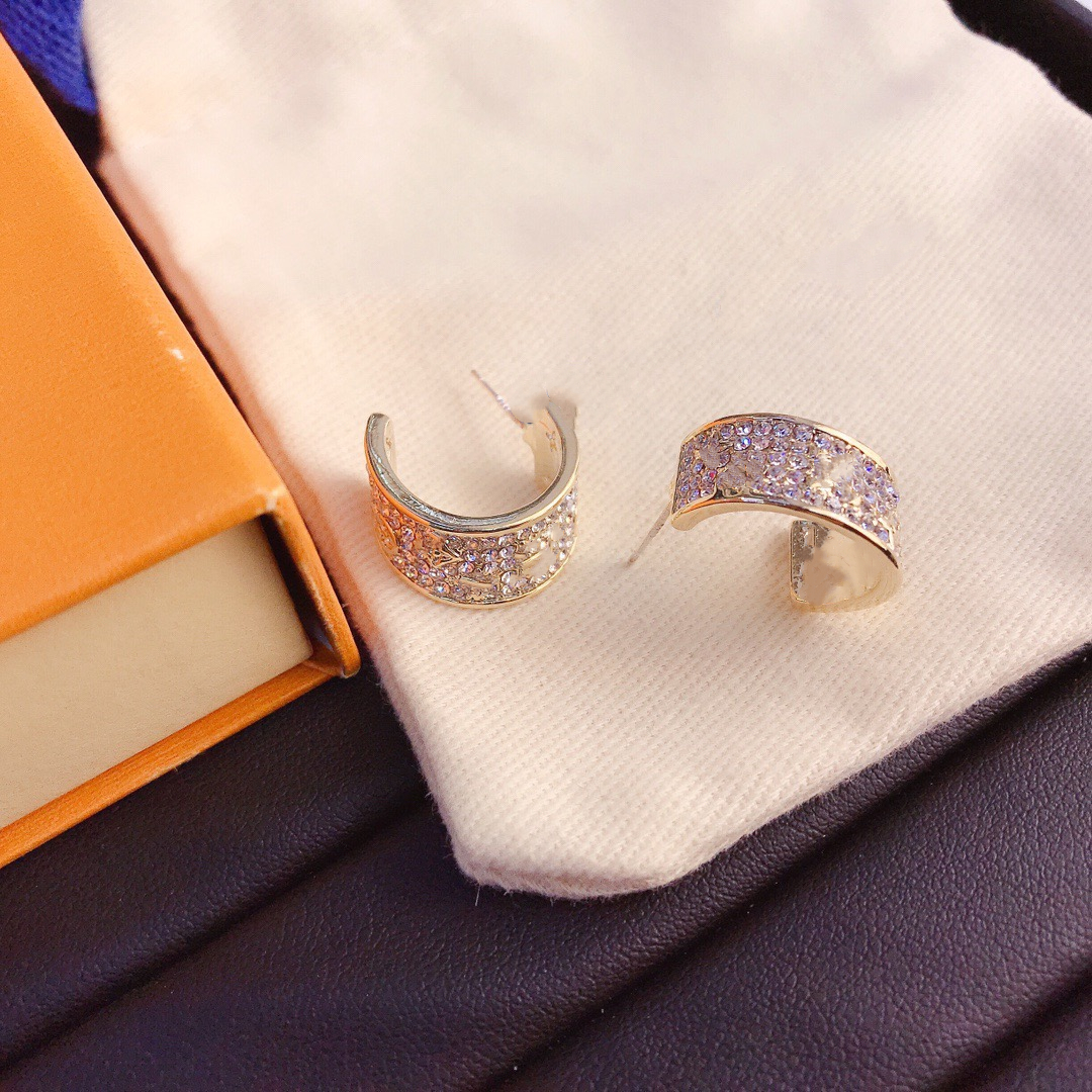 Easy chic stud tiny simple jewelry men letter studs Classic design earrings 316L Stainless Steel silver gold rose elegant women earring Wholesale