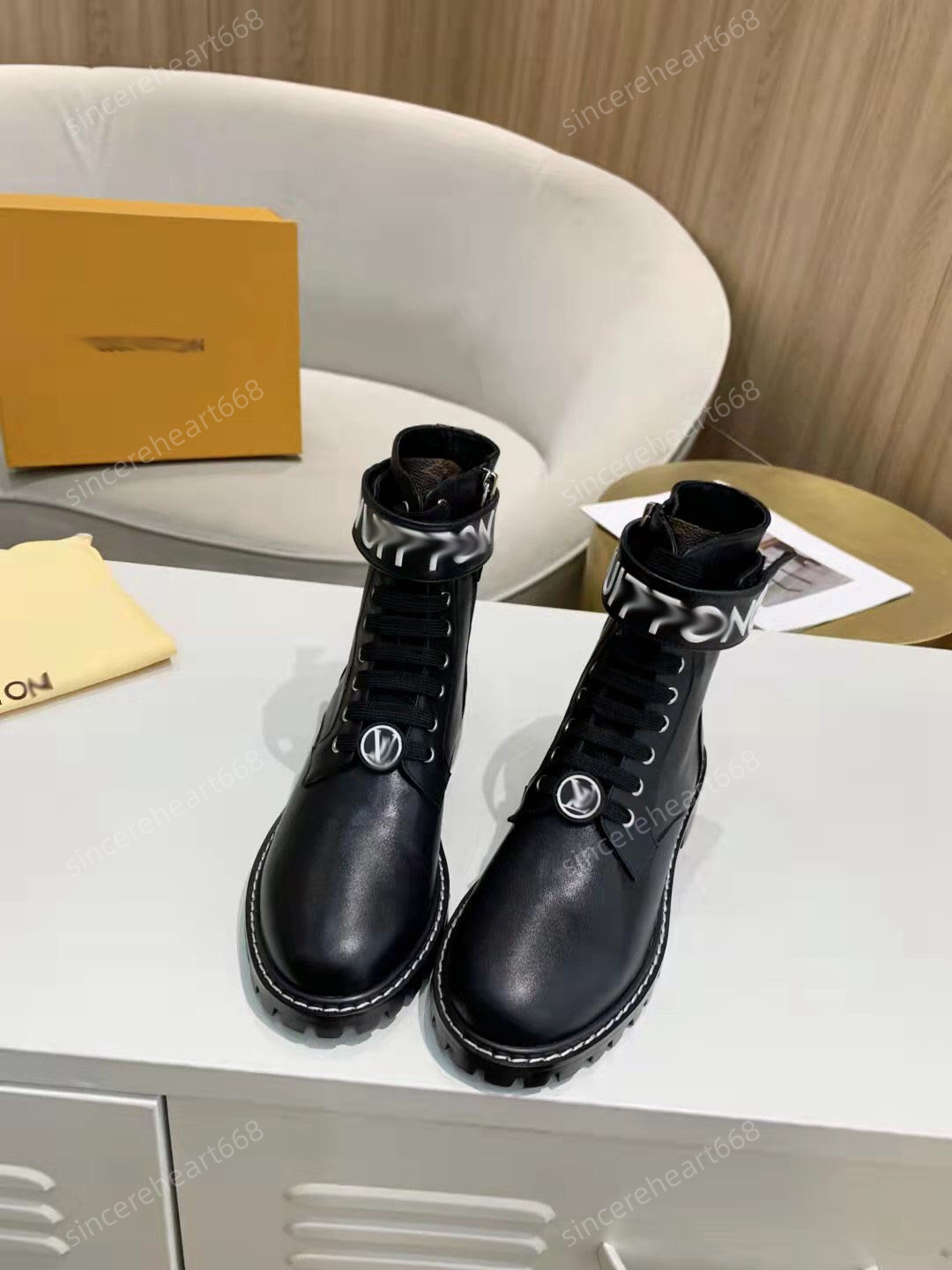 2022 Designer Leather and Nylon Ankle Boots Brushed Laced Boot Women, This option does not ship
2022 Designer Leather and Nylon Ankle Boots Brushed Laced Boot Women, This option does not ship