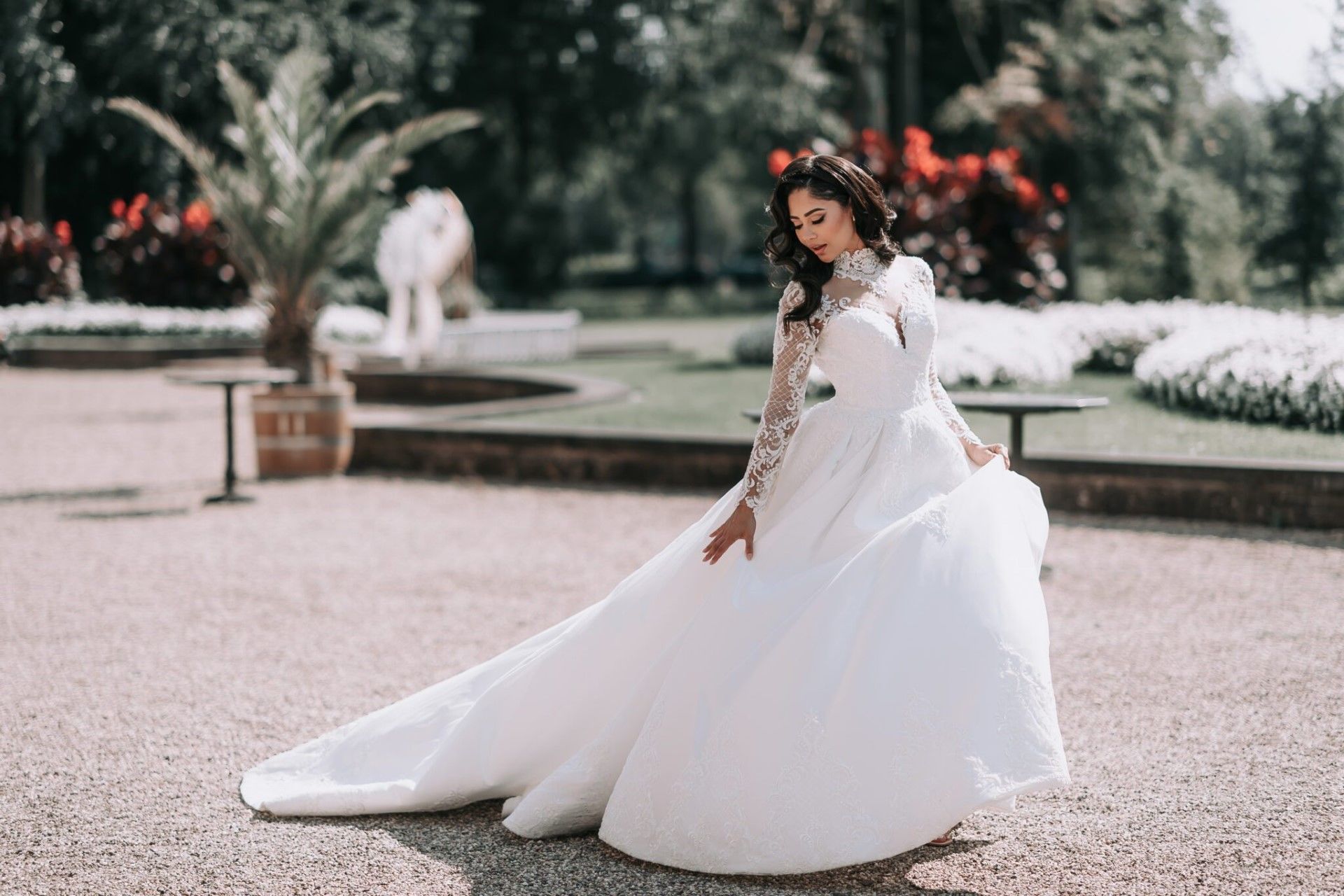 Luxury A-Line Wedding Dresses Arabic Dubai Satin Bridal Gowns Classic High Neck Long Sleeves Lace Appliques Beading Chapel Church Vestido de Novia 202