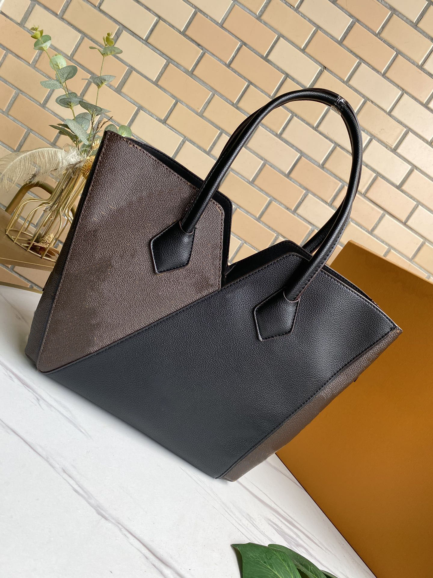 Designers Lady Bag Dress Office Handbags Ms Leather 40460 Travel Shoulder Bags Luxury Woman Large Capacity Casual Shopping Tote Purse
Designers Lady Bag Dress Office Handbags Ms Leather 40460 Travel Shoulder Bags Luxury Woman Large Capacity Casual Shopping Tote Purse