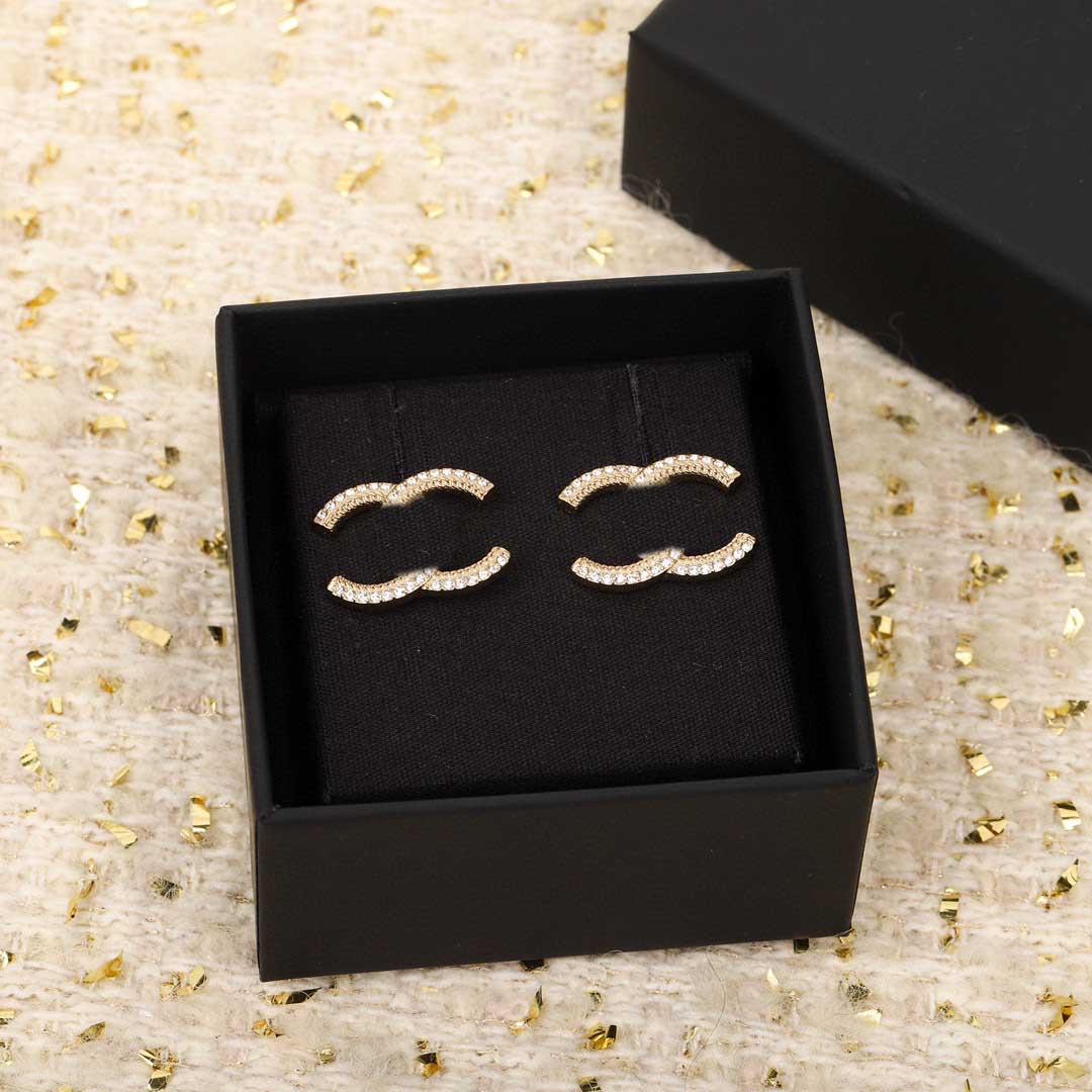 2022 Luxury quality Charm stud earring with diamond in 18k gold plated have box box stamp PS4455
2022 Luxury quality Charm stud earring with diamond in 18k gold plated have box box stamp PS4455
