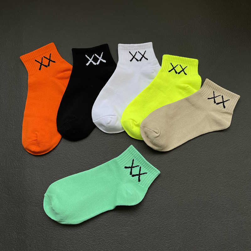 Men's Socks 4 PairsBox Fashion XX Crew Male Street Europe 350 Style Hip Hop Match Tidal Men and Women Personality 220923