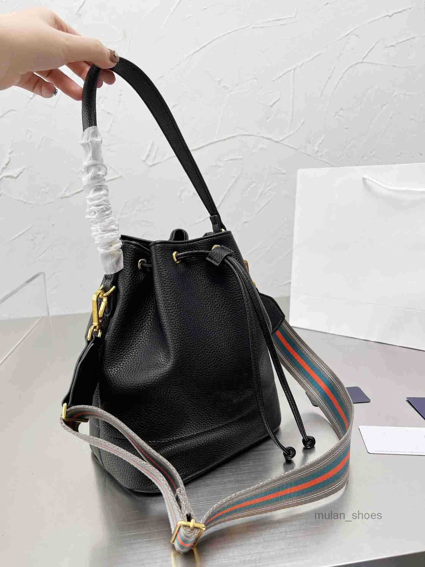 2022 Evening Bags Trendy Bucket Bags Women's Designer Bags Handbags Shoulder Crossbody Lightweight Convenient Versatile Any Season, Red
2022 Evening Bags Trendy Bucket Bags Women's Designer Bags Handbags Shoulder Crossbody Lightweight Convenient Versatile Any Season, Red