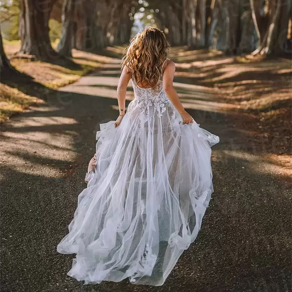 Bohemian A-Line Wedding Dresses Spaghetti Straps Long Tulle Bridal Gowns Lace Appliques Backless Country Boho Bride Robe De Mariage Dark Nude Lining C