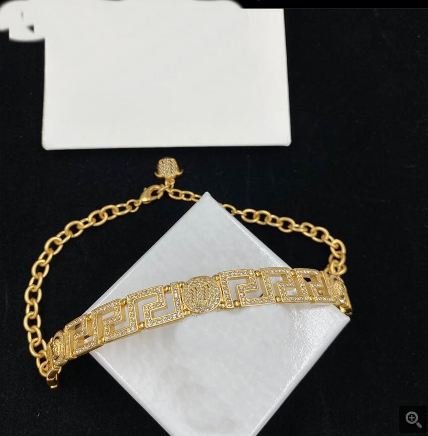 New Designed Pendant Necklaces hollow out Diamonds Choker Necklaces Greece Meander Pattern Banshee Medusa portrait women Designer Jewelry L54
New Designed Pendant Necklaces hollow out Diamonds Choker Necklaces Greece Meander Pattern Banshee Medusa portrait women Designer Jewelry L54