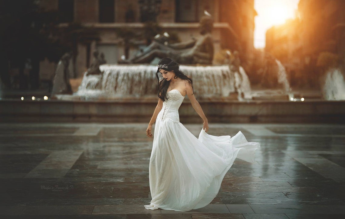 Medieval A-Line Wedding Dresses Corset Vintage Victorian Bridal Gowns With Cape Renaissance Gothic Ivory Chiffon Satin Masquerade Dress 2022