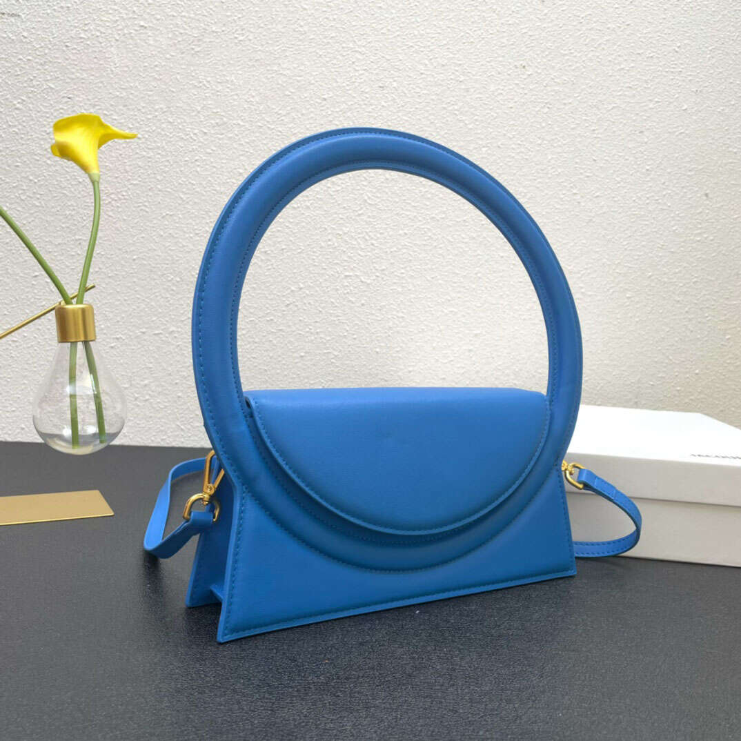 Evening Bags Fashion Designer Bags Woman Handbags Shoulder Bag Top Quality Luxury Round Totes Ring Handles Leather Lipstick Cosmetic BagsMu, 1#ja00 size26x13x6cm
Evening Bags Fashion Designer Bags Woman Handbags Shoulder Bag Top Quality Luxury Round Totes Ring Handles Leather Lipstick Cosmetic BagsMu, 1#ja00 size26x13x6cm