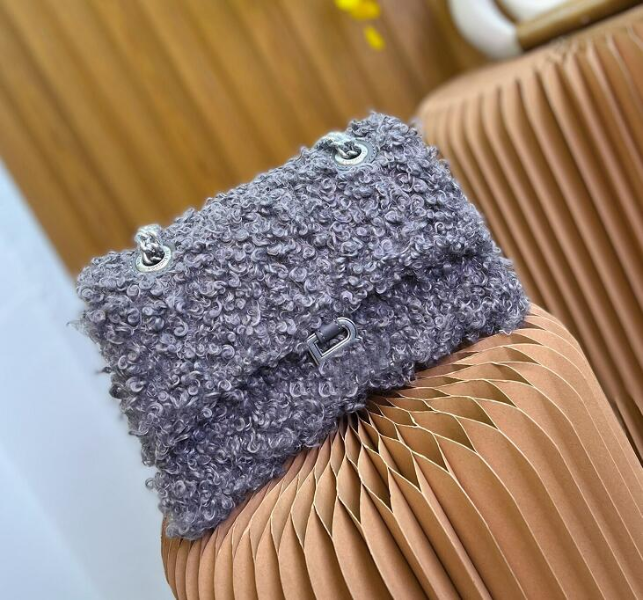evening bag Womens Winter Wool Handbags Faux Fur Handbag Crossbody Bag Lamb Hair Clutch Flip Soft Wallet Interior Zip Pocket Gold Hardware Fashion Plush Chain Purses, Grey
evening bag Womens Winter Wool Handbags Faux Fur Handbag Crossbody Bag Lamb Hair Clutch Flip Soft Wallet Interior Zip Pocket Gold Hardware Fashion Plush Chain Purses, Grey