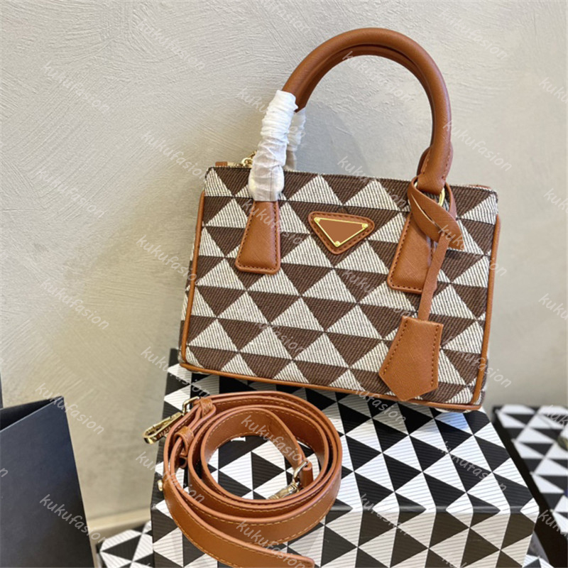 Fashion Womens Designer Galleria Totes Shoulder Bags Luxury Saffiano Handbags Crossbody Bag Woman Clutch Tote Mini Cross Body Purses Handbag, Box
Fashion Womens Designer Galleria Totes Shoulder Bags Luxury Saffiano Handbags Crossbody Bag Woman Clutch Tote Mini Cross Body Purses Handbag, Box
