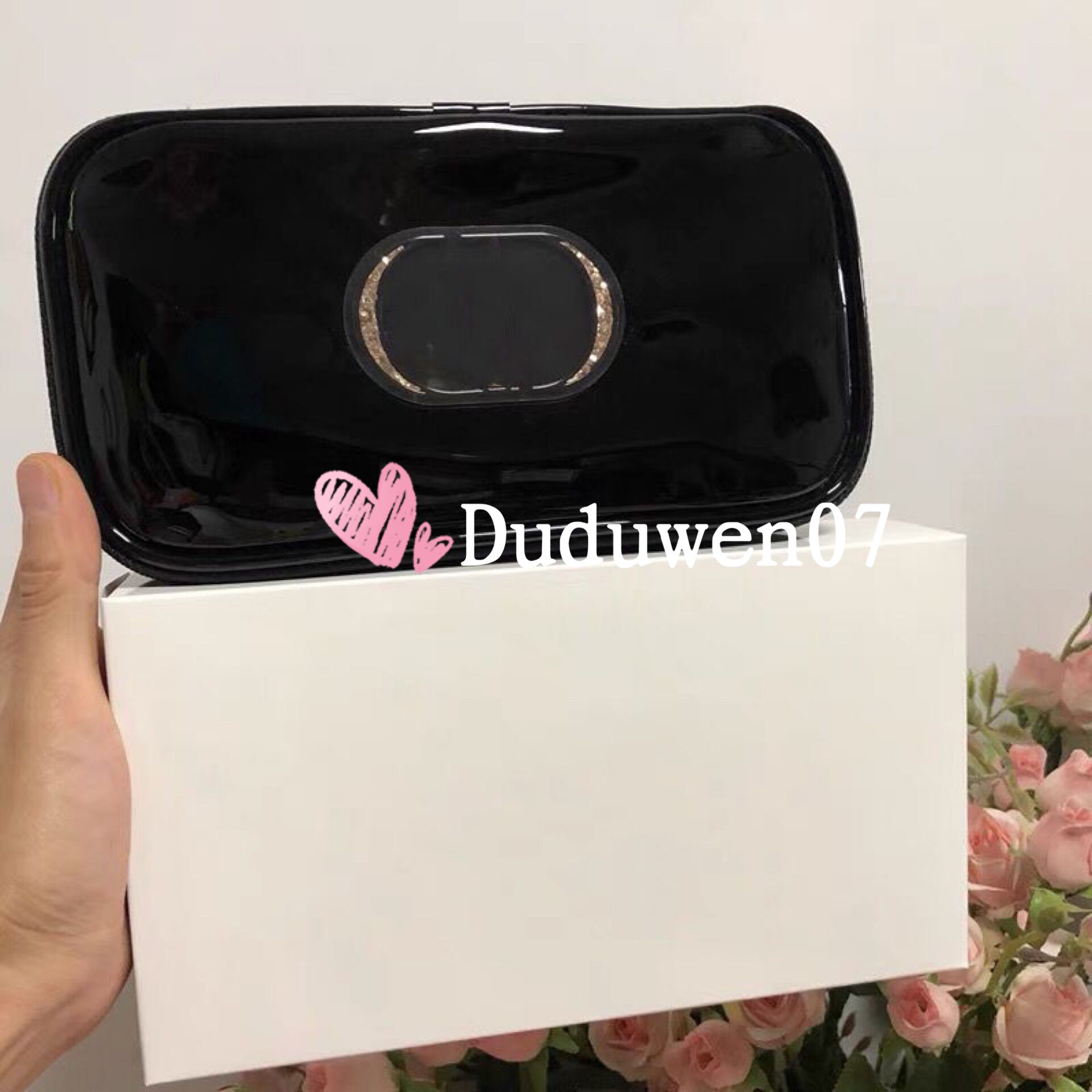 19.5X11X3cm fashion strorage bag glossy vip classical brush holder organization zipper gift packing box
19.5X11X3cm fashion strorage bag glossy vip classical brush holder organization zipper gift packing box