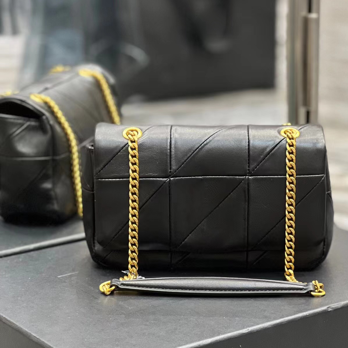 Jamie Medium Chain Bag Carre Rive Gauche Quilted Overstitching in Satin and Leather Magnetic Closure Crossbody Handbags Doubled Shoulder Carry Luxury Designer
Jamie Medium Chain Bag Carre Rive Gauche Quilted Overstitching in Satin and Leather Magnetic Closure Crossbody Handbags Doubled Shoulder Carry Luxury Designer