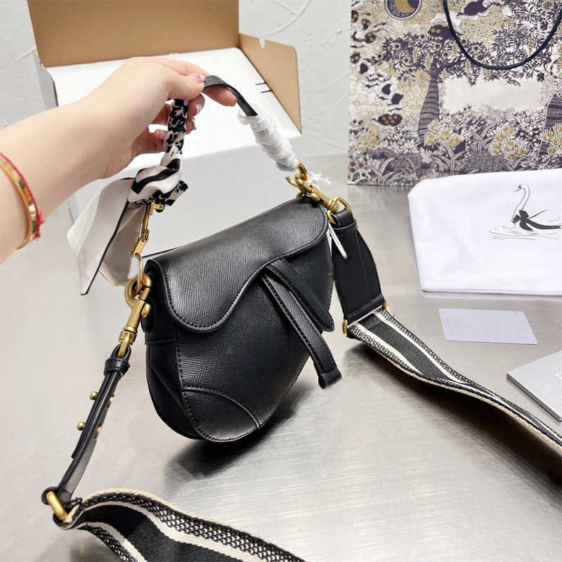 Evening Bags Designer Handbags Women Saddler Ladies Shoulder Bag Embroidery Clutch Totes Luxury Leather Crossbody Brand Messenger Purses, Color 03
Evening Bags Designer Handbags Women Saddler Ladies Shoulder Bag Embroidery Clutch Totes Luxury Leather Crossbody Brand Messenger Purses, Color 03