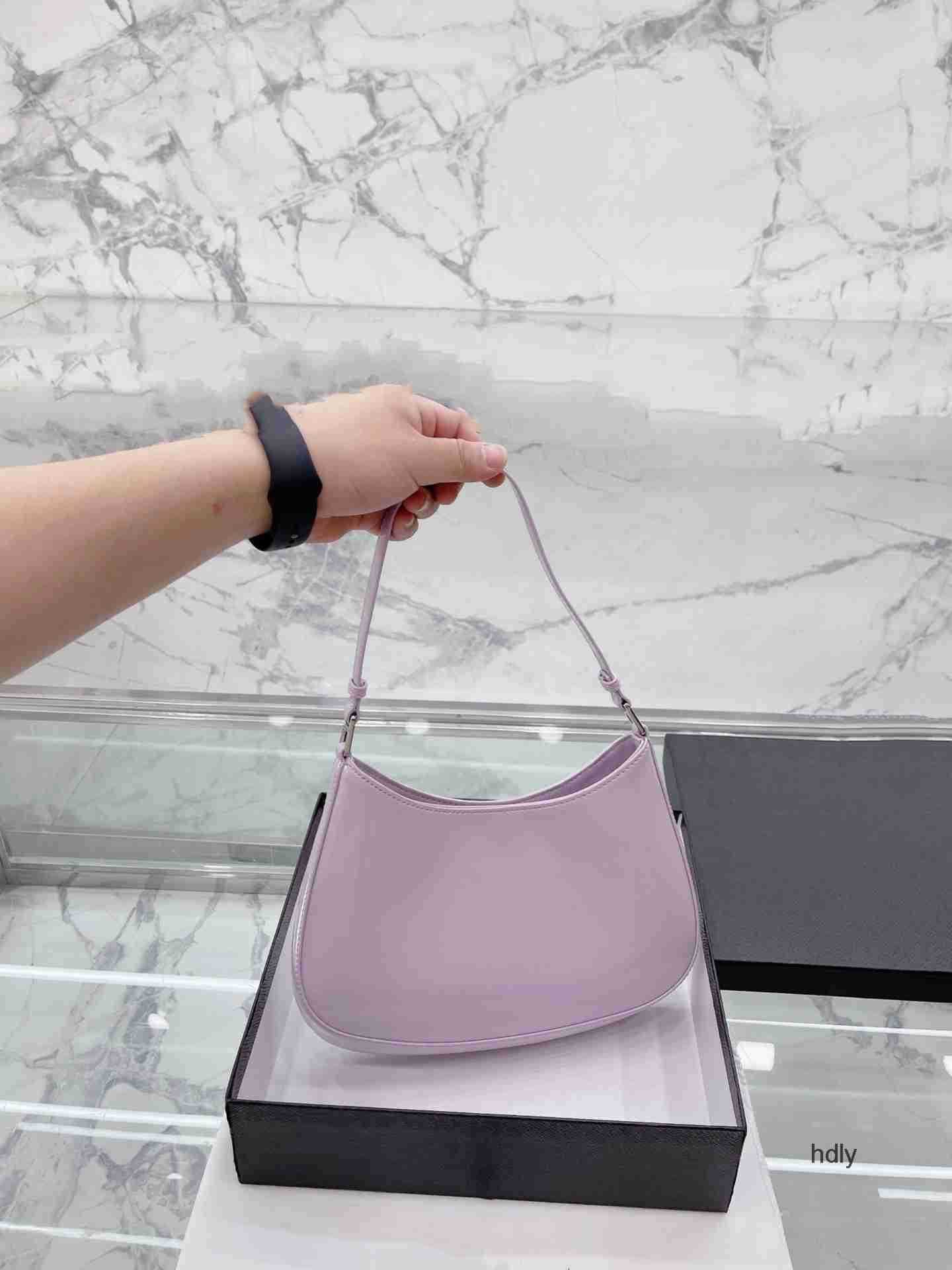 Evening Bags Women's Lightweight Fashion Luxury Designer Bags Underarm Shoulder Crossbody Handbags Dumpling Bags Black Green Red White
Evening Bags Women's Lightweight Fashion Luxury Designer Bags Underarm Shoulder Crossbody Handbags Dumpling Bags Black Green Red White
