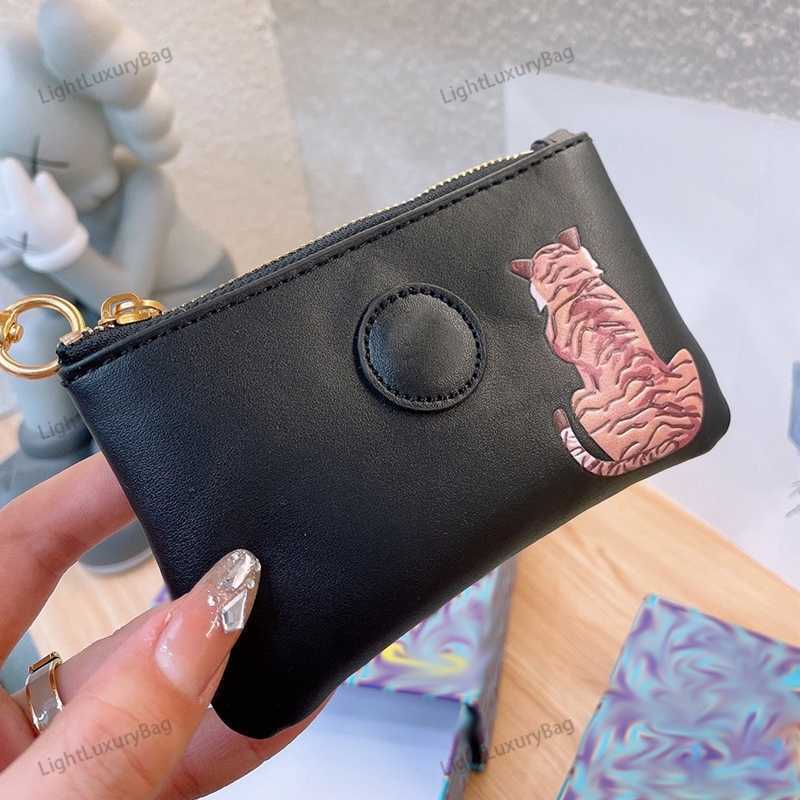 Designer Luxury Women Bag Torys Handbag TB Fashion Inclined Shoulder Bags Versatile Purses Tories Burchs Totes Large Capacity Saddle Wallet 5A High Quality 2CCM, Black
Designer Luxury Women Bag Torys Handbag TB Fashion Inclined Shoulder Bags Versatile Purses Tories Burchs Totes Large Capacity Saddle Wallet 5A High Quality 2CCM, Black
