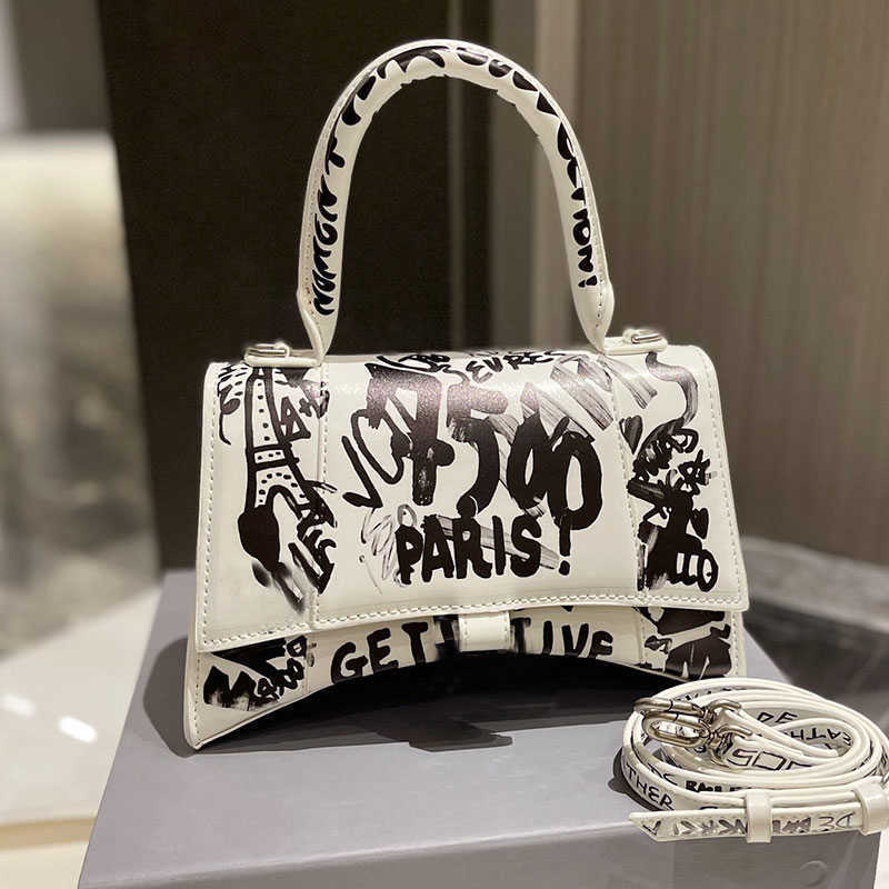 Totes Handbag Women Cross Body Bag Shoulder Bags Tote Fashion Plain Genuine Leather Graffiti Letter Printing Top Quality Removable Strap, Black
Totes Handbag Women Cross Body Bag Shoulder Bags Tote Fashion Plain Genuine Leather Graffiti Letter Printing Top Quality Removable Strap, Black